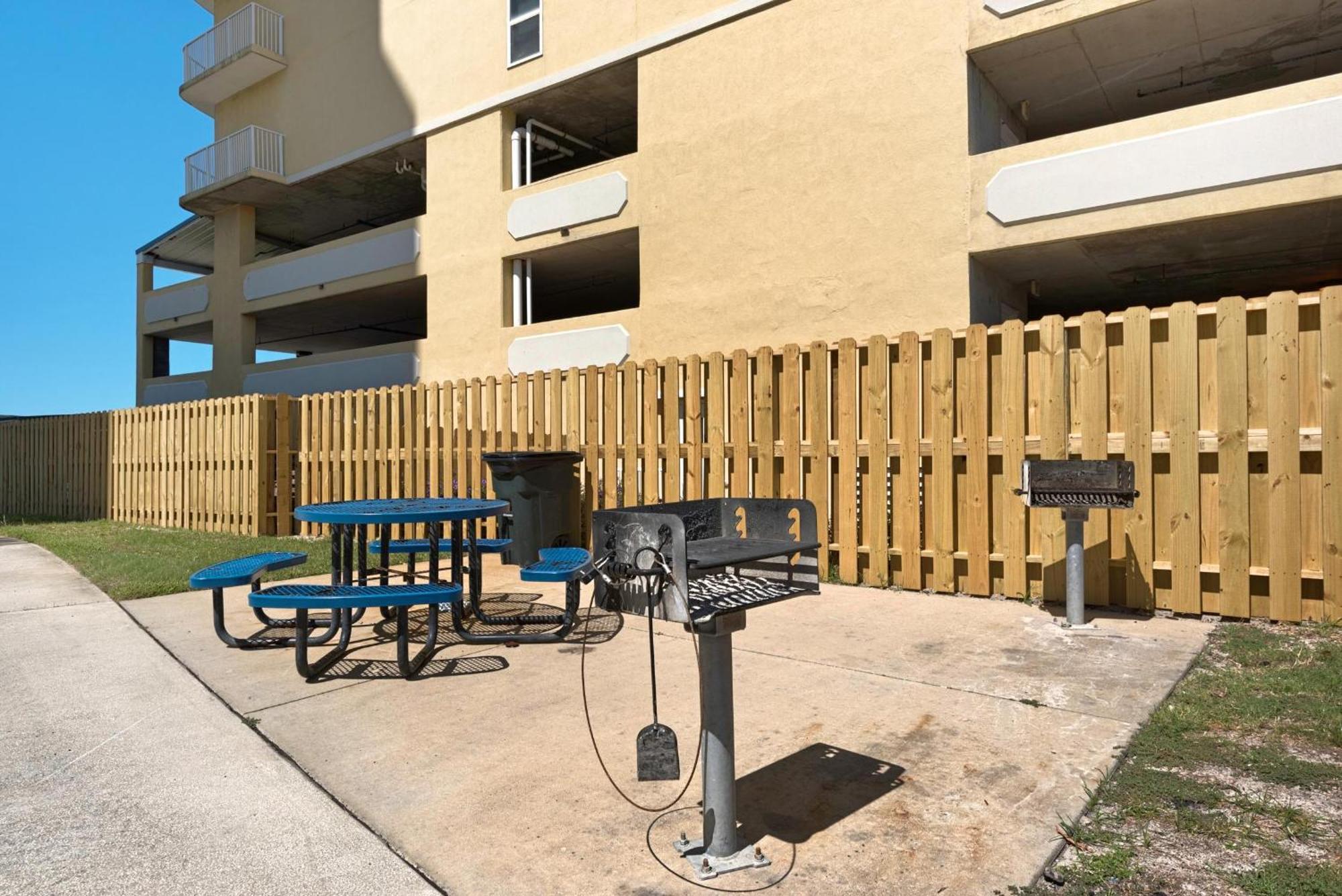 Long 1-105 Holiday home *